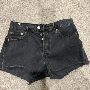 Women’s Levi’s 501 shorts size 28